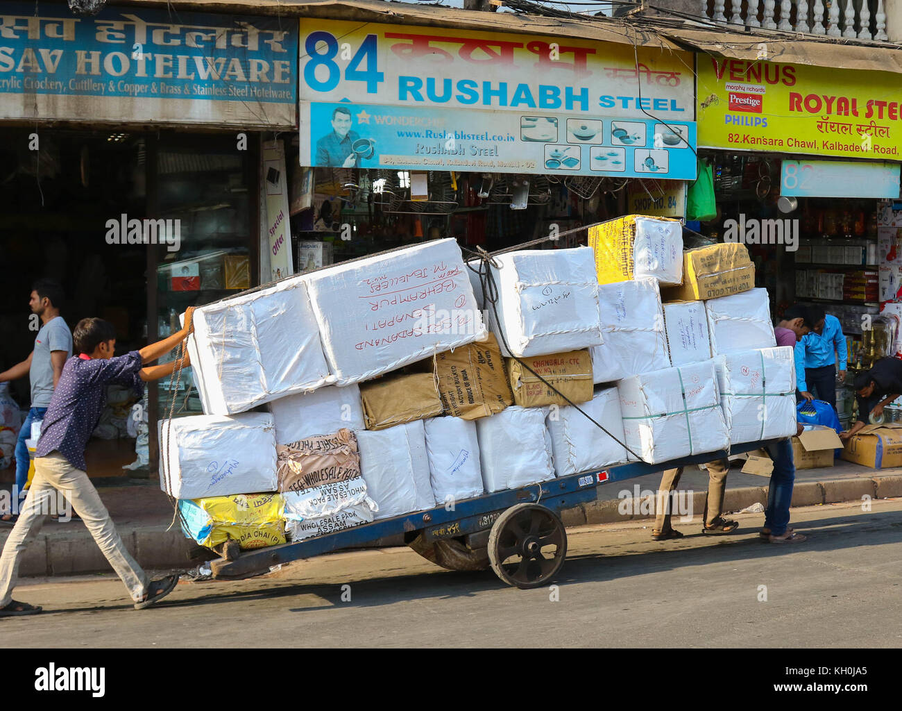 Boxes being transported on a handcart in Mumbai Stock Photo
