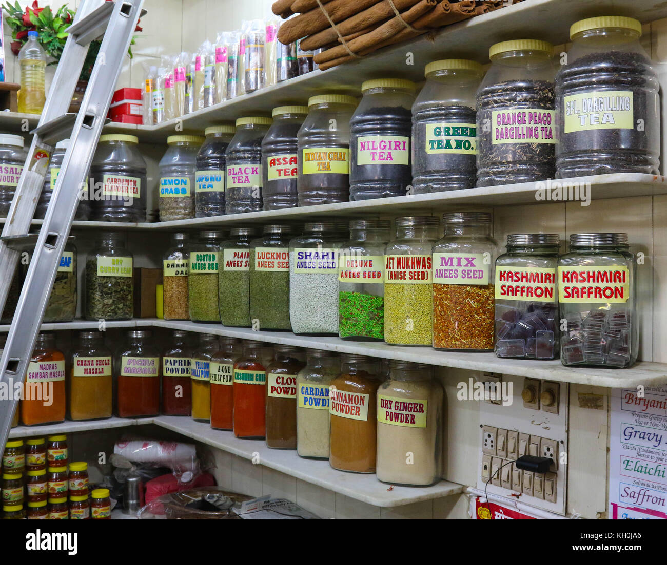 A shop selling spices and herbs in Mumbai Stock Photo