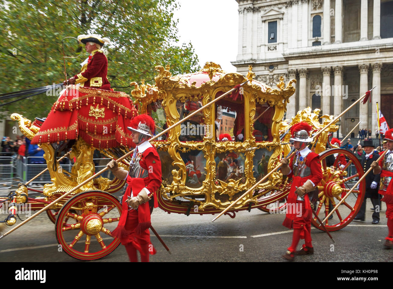 City of London, UK. 11th Nov, 2017. Lord Mayor's Show, London, UK. The Lord Mayor's golden State Carriage. Credit: Tony Farrugia/Alamy Live News Stock Photo