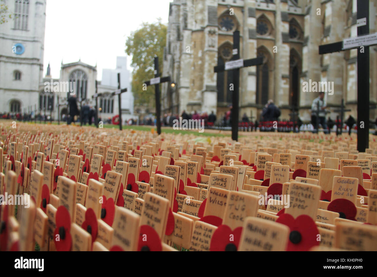 London, UK. 11th Nov, 2017. Thousands of crosses planted at the Fields of Remembrance at Westminster Abbey in London to remember the men and women who have lost their lives in conflict. on November 11, 2017. The first official Armistice Day was subsequently held on November 11, 1919 on the grounds of Buckingham Palace. Credit: david mbiyu/Alamy Live News Stock Photo