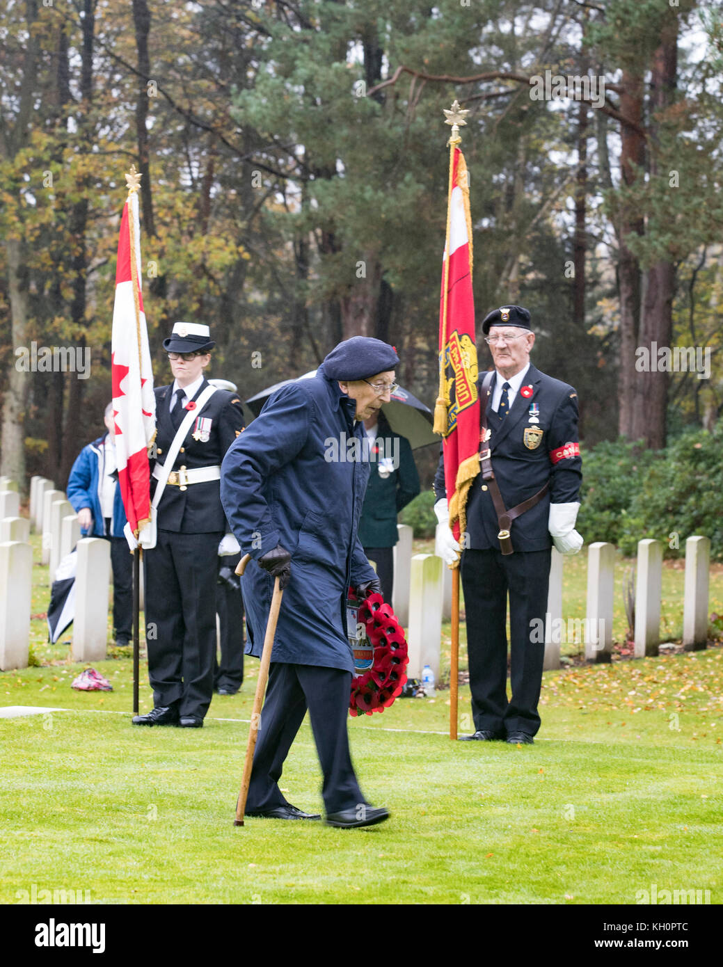 Fred Lee of the Normandy Veterans' Association, lays a wreath at the Canadian Service of Remembrance at Brookwood CWGC Cemetery in Surrey Stock Photo