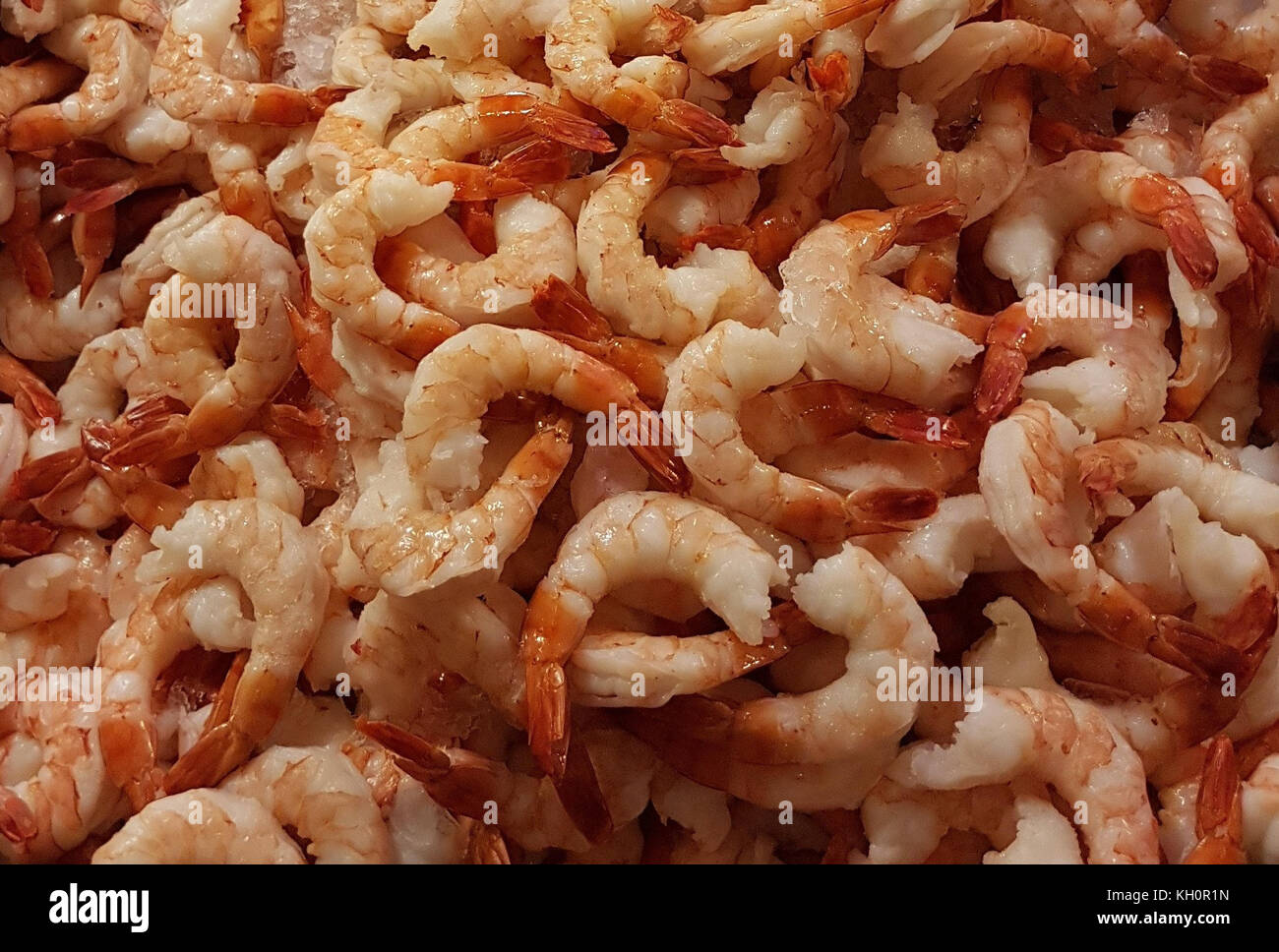 Seattle, USA. 30th Aug, 2017. Fresh shrimps lie around for sale in a