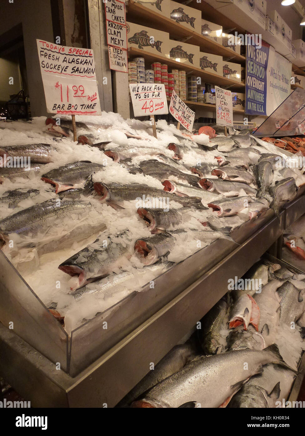 Seattle, USA. 30th Aug, 2017. A fish stand sells freshly caught wild
