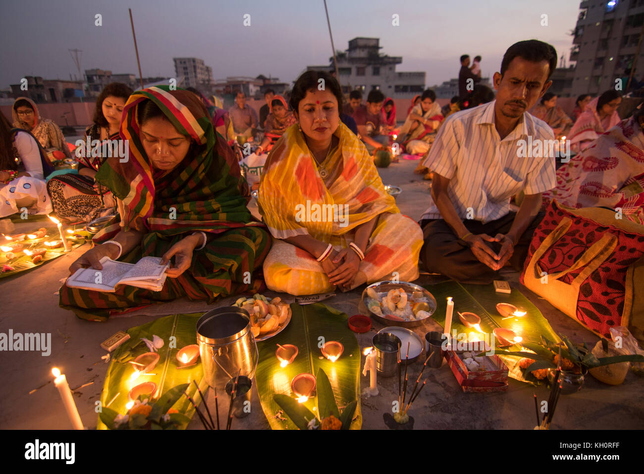Dhaka, Bangladesh. 12th November 2017. Devotees attend prayer with