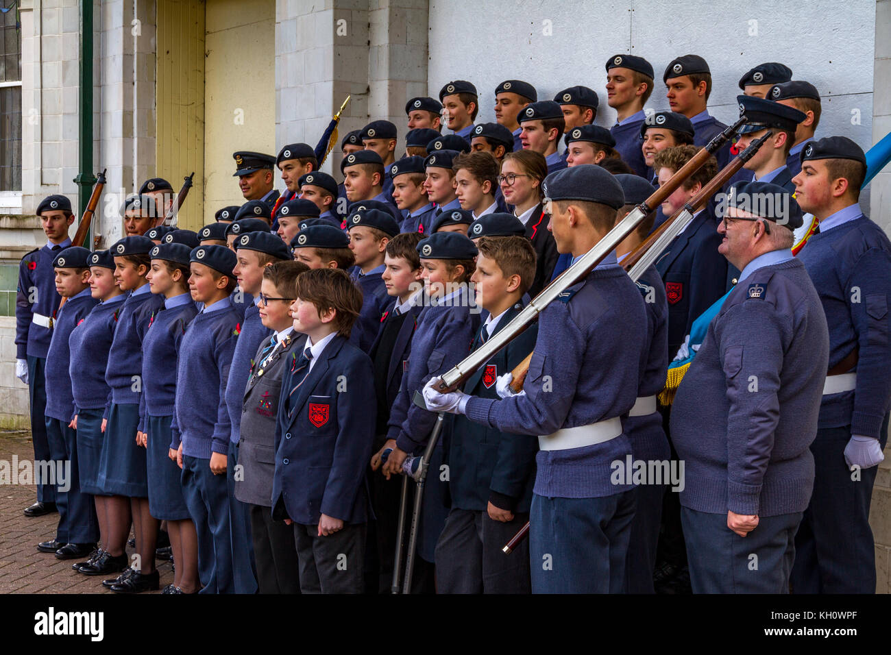 Air cadets attending the Remembrance Sunday Ceremony 2017 at the Cenotaph in Princess Gardens,Torquay, Devon, UK. 12th November 2017. Stock Photo