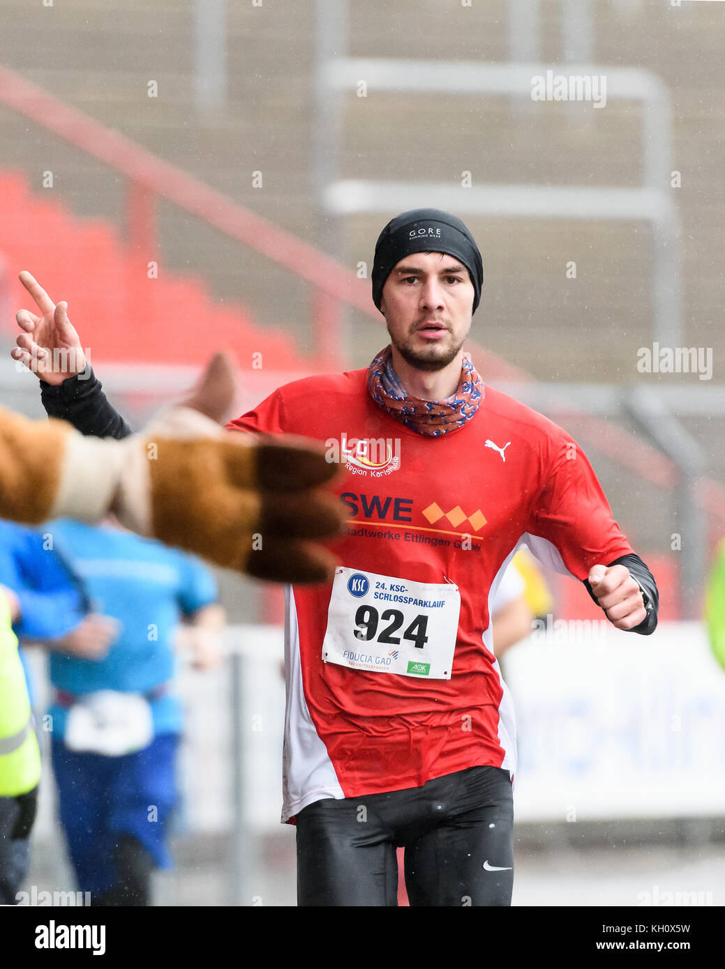 Karlsruhe, Deutschland. 12th Nov, 2017. Sieger Hauptlauf Maenner: Jan