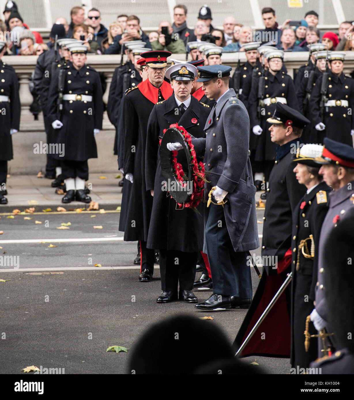 London, 12th November 2017 HRH The Duke of Cambridge carries his wrieth forward at  The national  Service of Remembrance at the Cenotaph, Whitehall, London. Credit: Ian Davidson/Alamy Live News Stock Photo