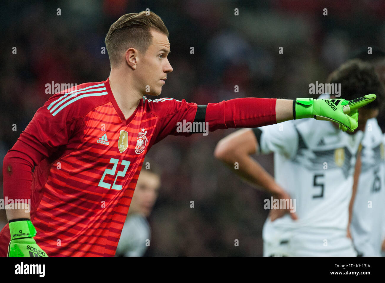 goalwart Marc-Andre TER STEGEN (GER) gives Anweisung, Anweisungen, gesture, gesture, zeigt, zeigend, Fussball Laenderspiel, Freundschaftsspiel, England (ENG) - Germany (GER) 0:0, am 10.11.2017 in London/ Grossbritannien. |usage worldwide Stock Photo