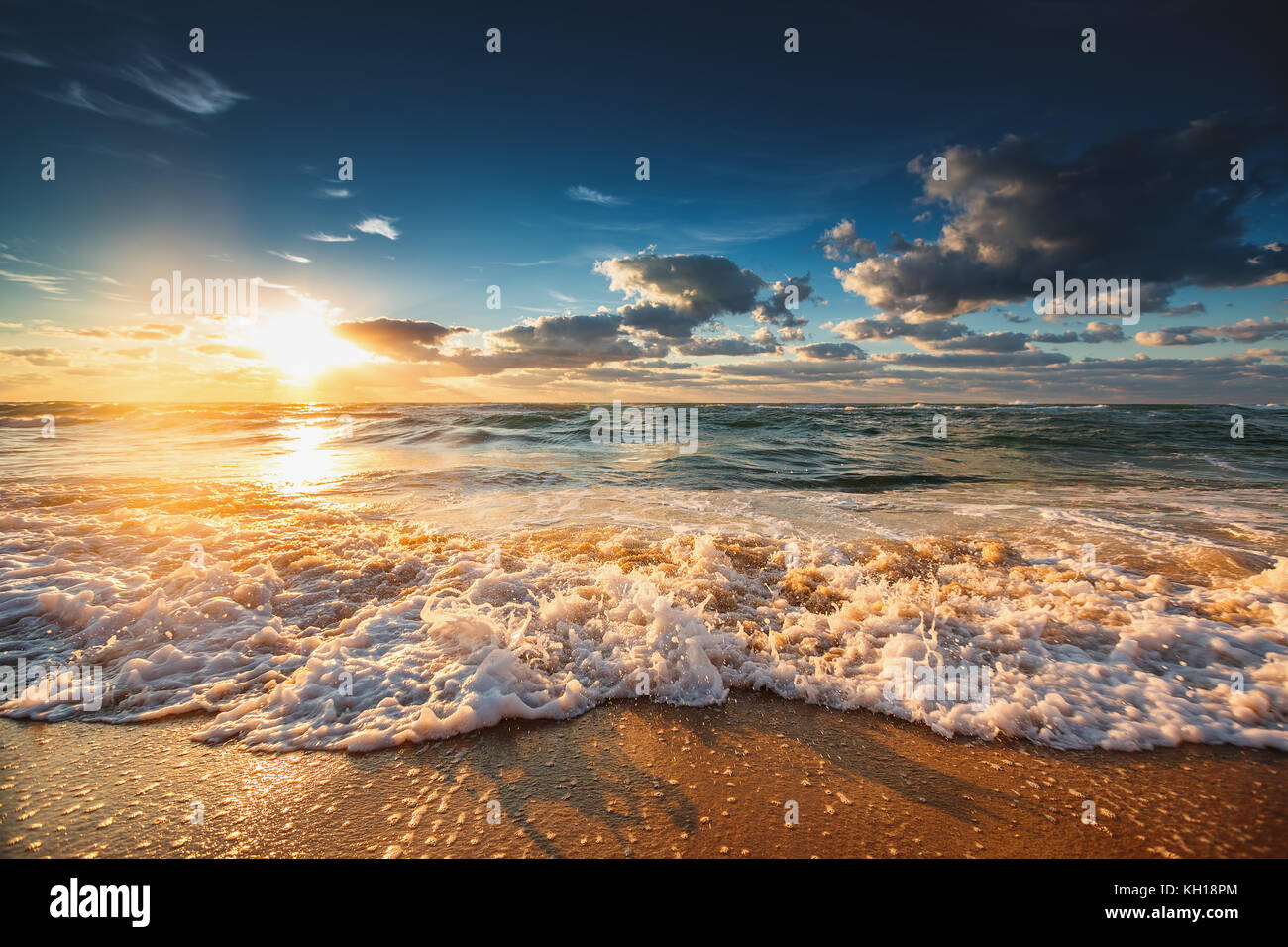 Beautiful sunset waving sea hi-res stock photography and images - Alamy