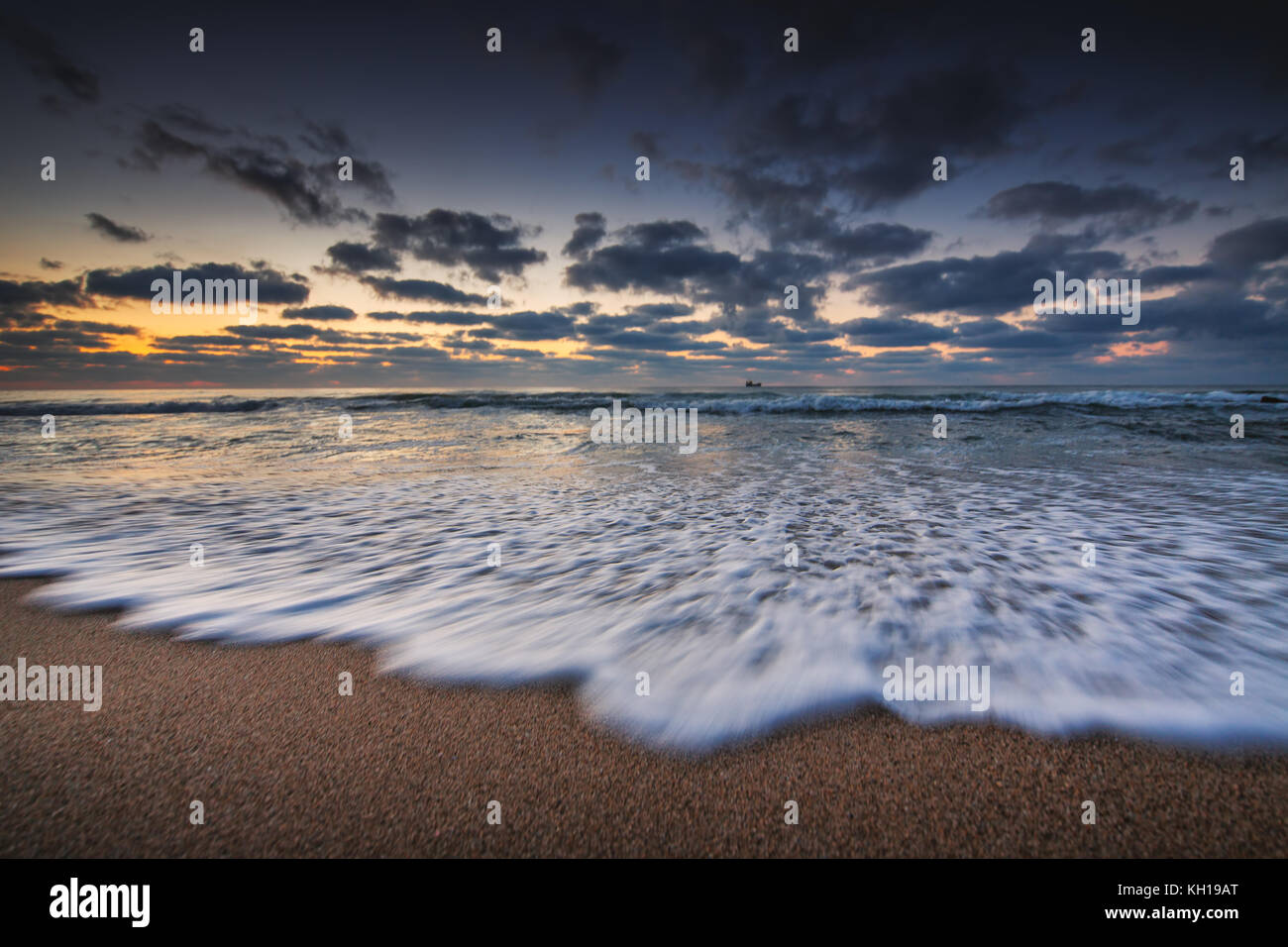 Wave close up hi-res stock photography and images - Alamy