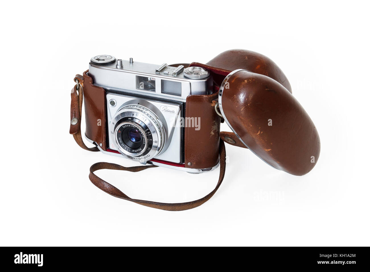 1950s Kodak Retinette 35mm roll film camera with Schneider-Kreuznach Reomar  45mm lens, in original leather case, isolated against a white background  Stock Photo - Alamy