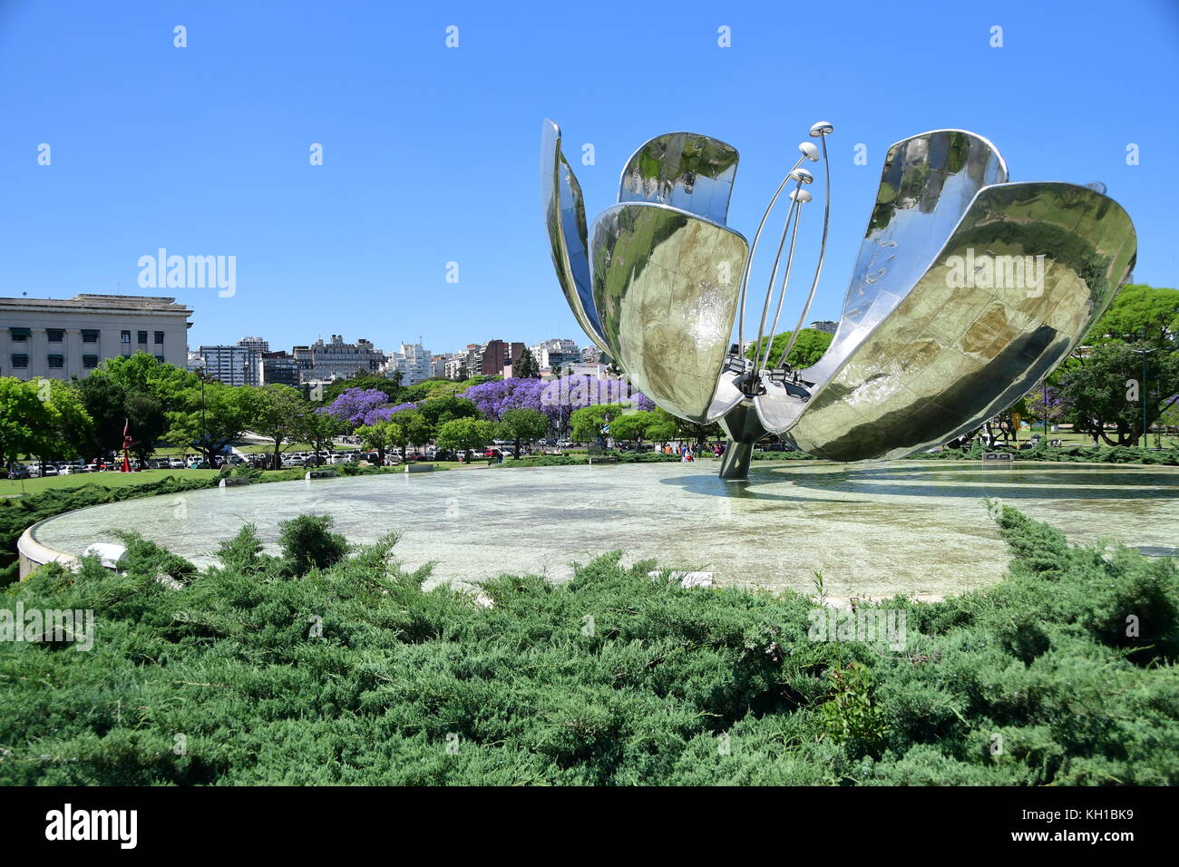 Metal flower buenos aires hi-res stock photography and images - Page 2 -  Alamy, image size:1300x956
