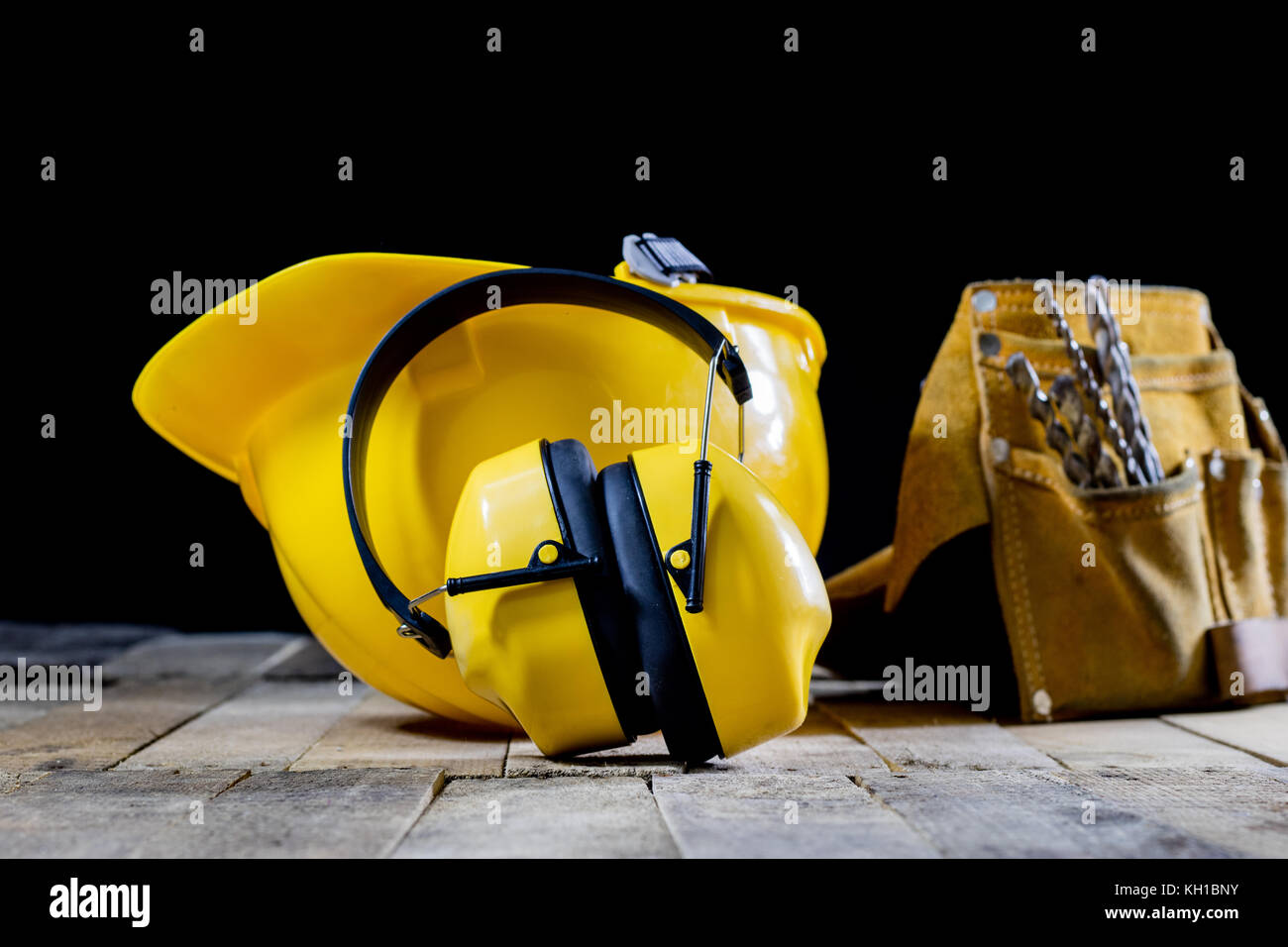 Protective clothing, helmet, gloves and glasses. Hearing protectors