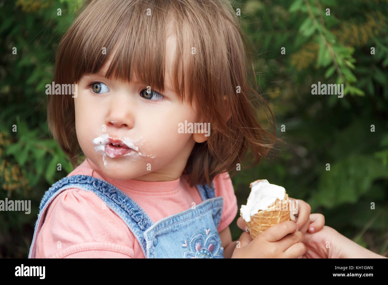 Питон и мальчик камбоджа. Оно съел девочку. Дом мисс перегрин монстры. Клэр денсмор дом странных детей мисс перегрин. Оно съел девочку.