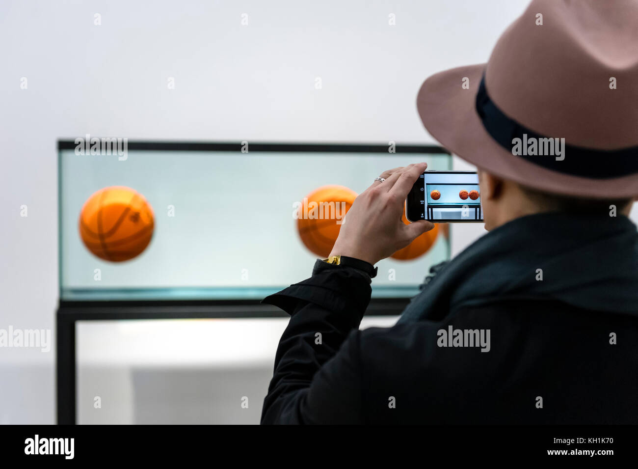 France. Paris (75), 1er Arr. Jeff koons exhibition. Beaubourg center. Man photographing 'Three Ball Total Equilibrium Tank' Stock Photo