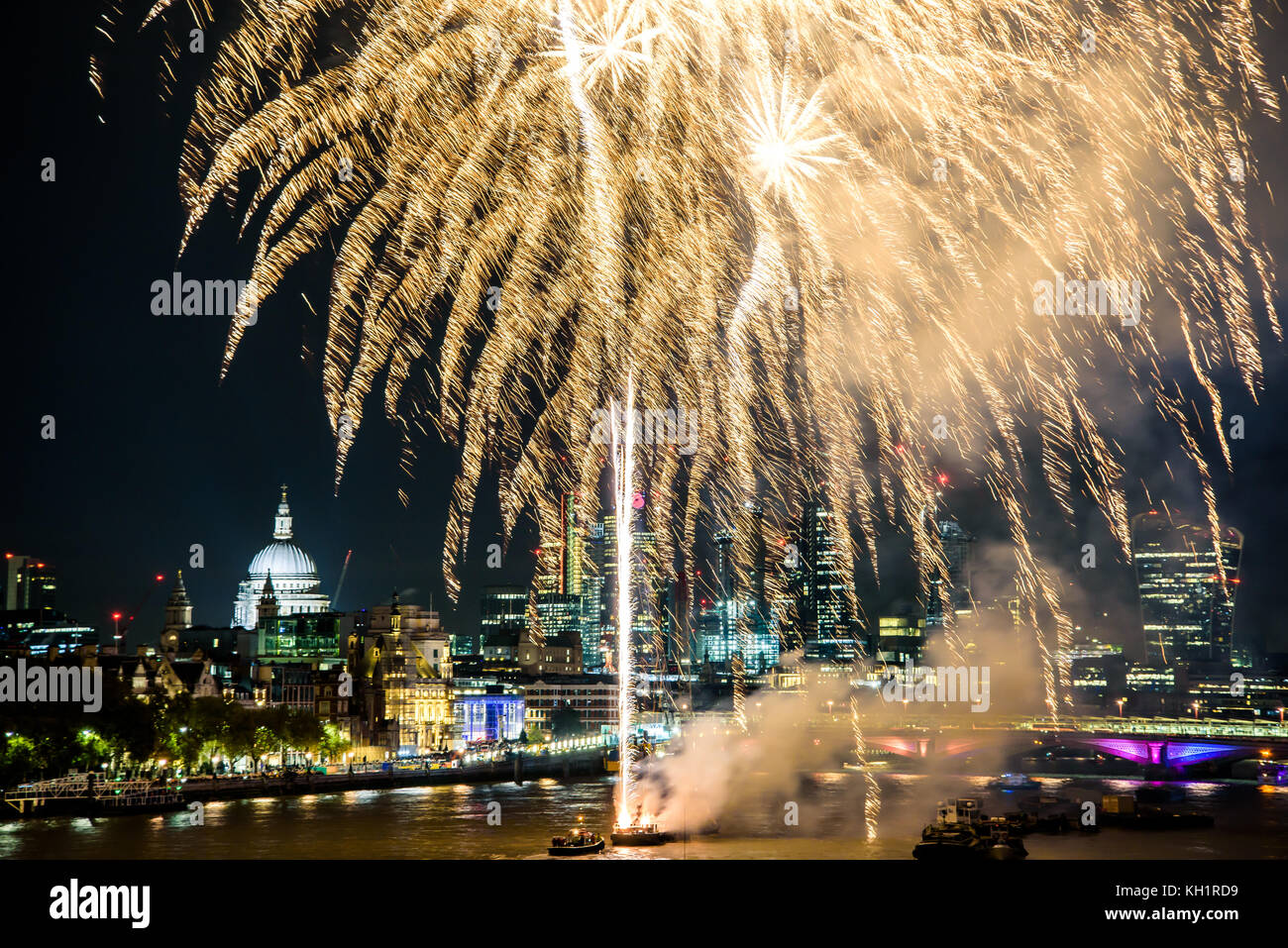 A spectacular fireworks display closes the annual celebrations for Lord Mayor's Show in London, England Stock Photo