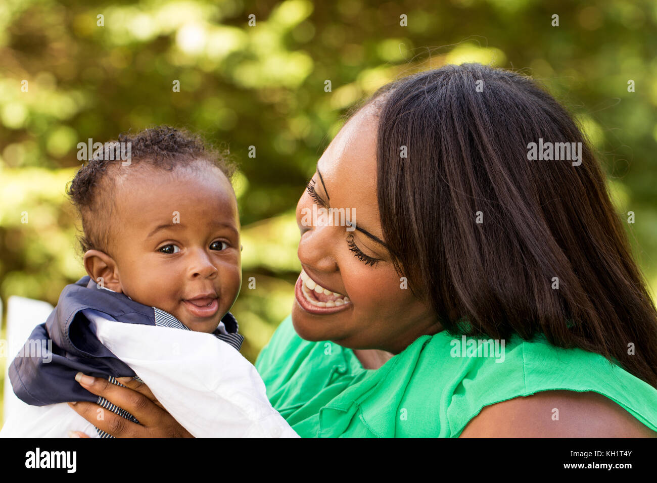 Portrait of a happy African American family Stock Photo - Alamy