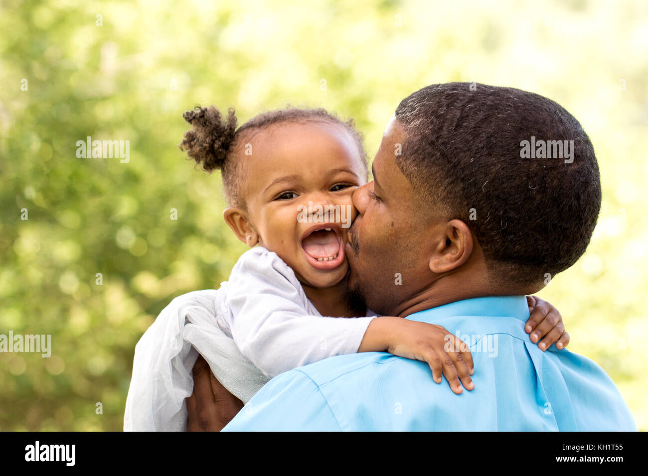 Portrait of a happy African American family Stock Photo - Alamy