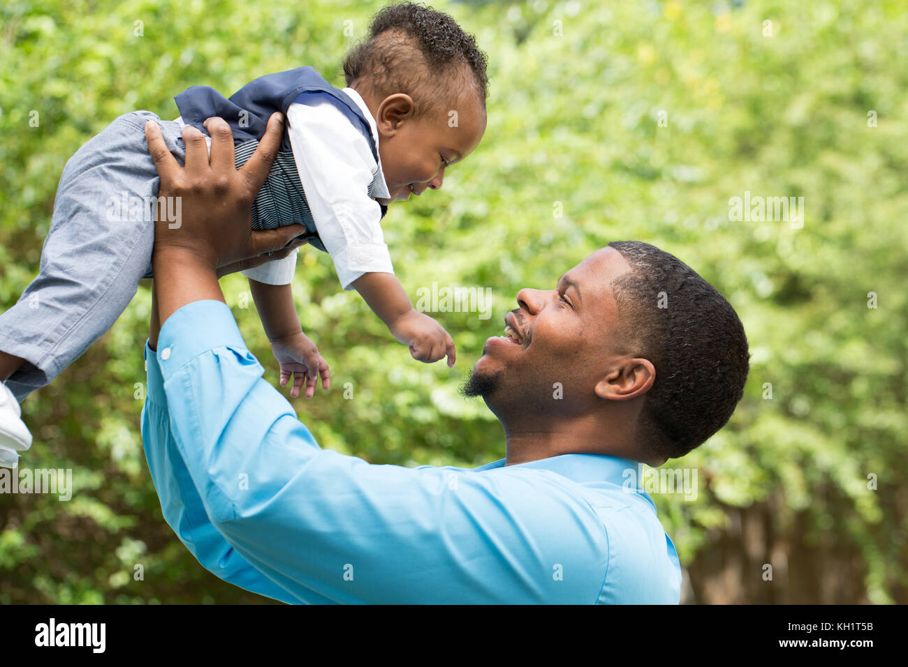 Portrait of a happy African American family Stock Photo - Alamy