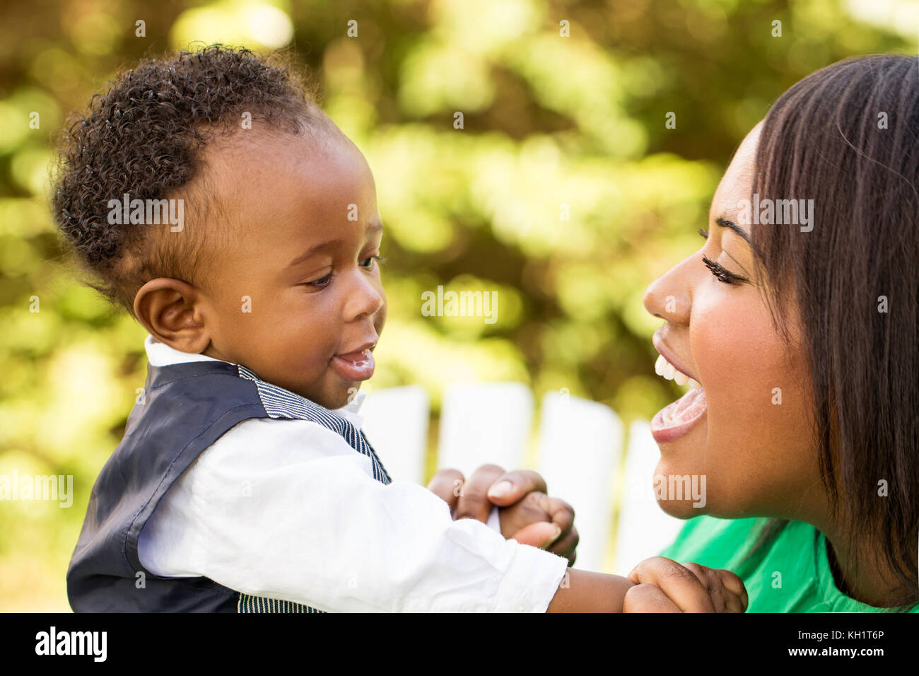Portrait of a happy African American family Stock Photo - Alamy