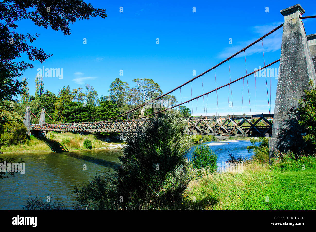 Clifden Suspension Bridge, Road from Invergargill to Te Anau, South