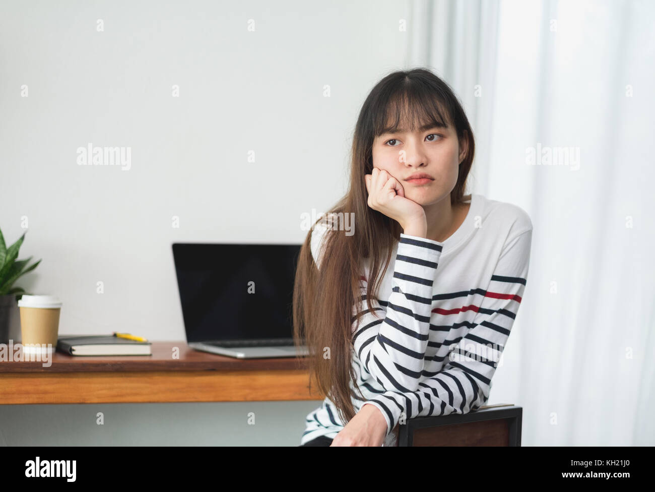 Rest chin on hand hires stock photography and images Alamy