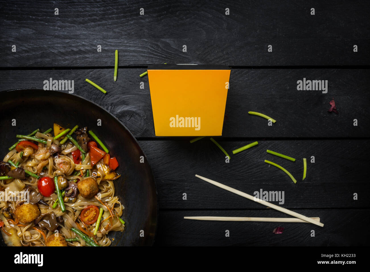 Wok in box hi-res stock photography and images - Page 2 - Alamy