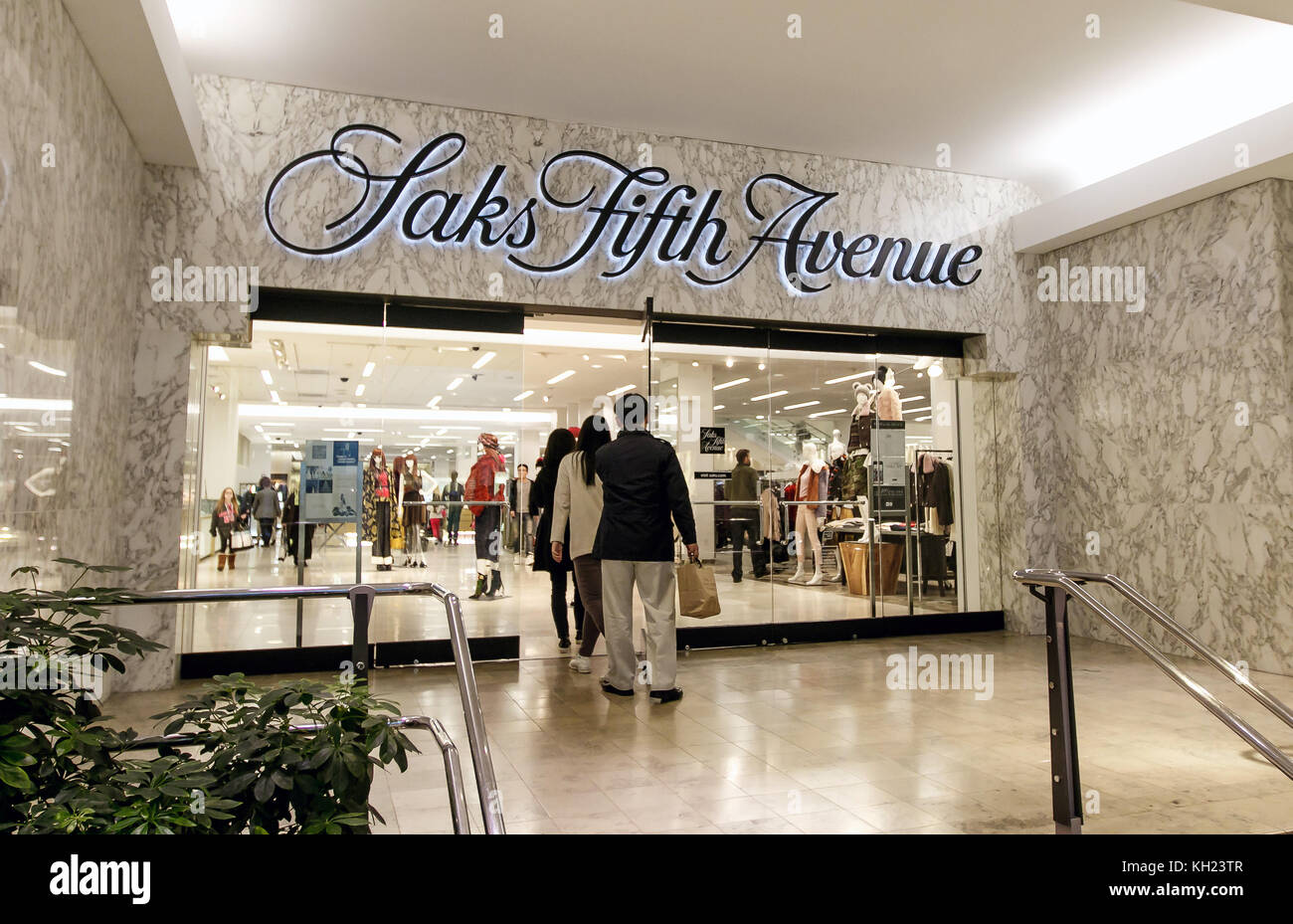 Saks fifth avenue department store entrance sign hi-res stock photography  and images - Alamy