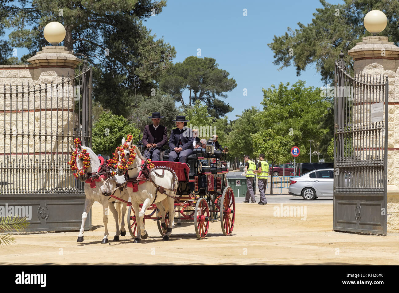 Leaving the fairground, Jerez de la Frontera, Feria de Caballo, May Horse Fair, Cadiz, Andalucia, Spain. Stock Photo