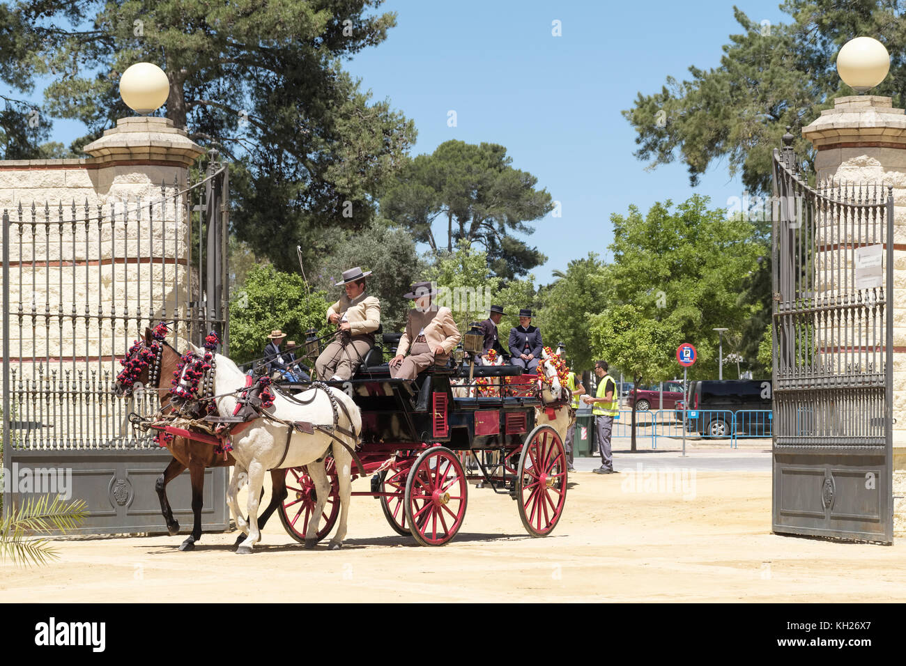 Leaving the fairground, Jerez de la Frontera, Feria de Caballo, May Horse Fair, Cadiz, Andalucia, Spain. Stock Photo