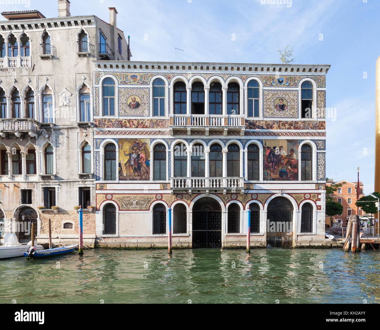 The ornate facade of Palazzo Barbarigo with its murano glass mosaics,  Grand Canal, Dorsoduro, Venice, Italy Stock Photo