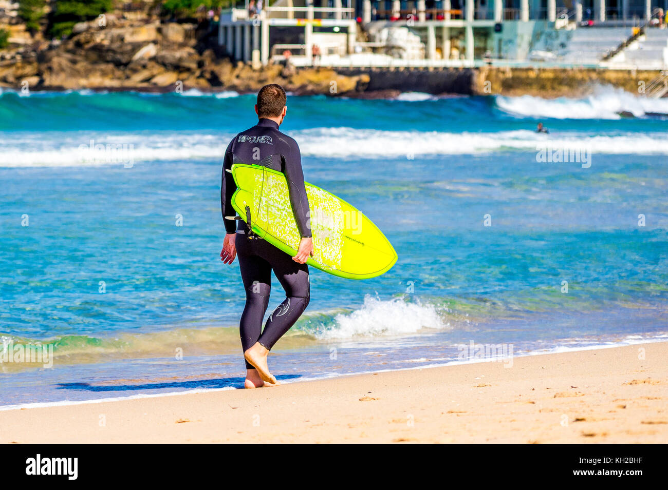 A surfer enters the water at Bondi Beach, Sydney, NSW, Australia Stock Photo