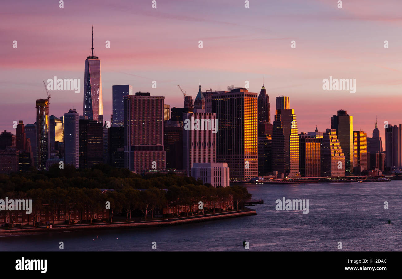 Manhattan skyline iconic wtc hi-res stock photography and images - Alamy