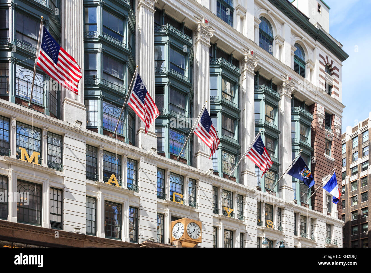 The frontage of Macy's flagship store in Midtown Manhattan, New York