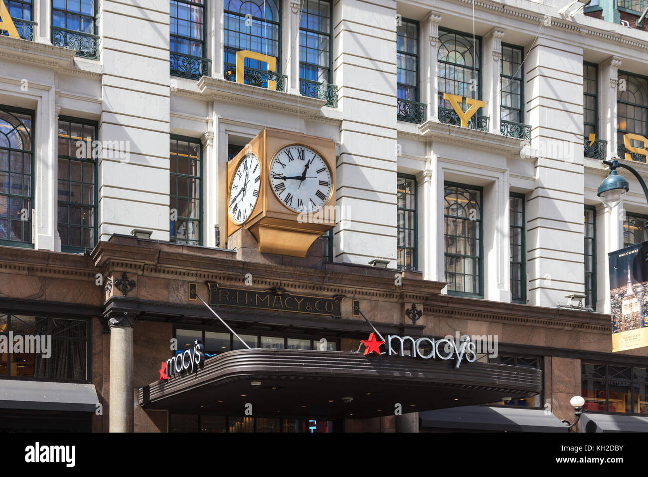 The frontage of Macy's flagship store in Midtown Manhattan, New York