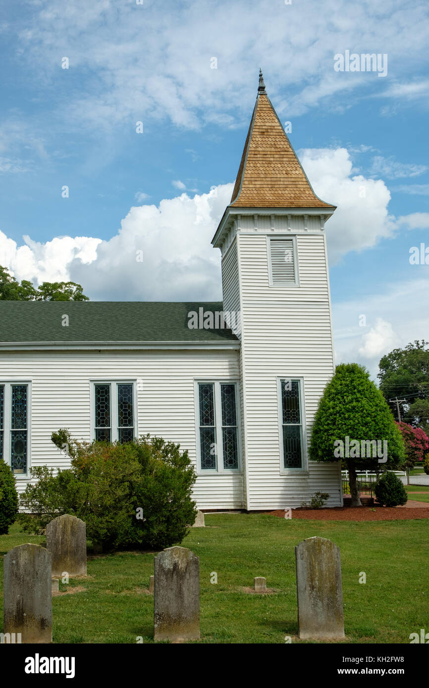 White clapboard chapel hi-res stock photography and images - Alamy