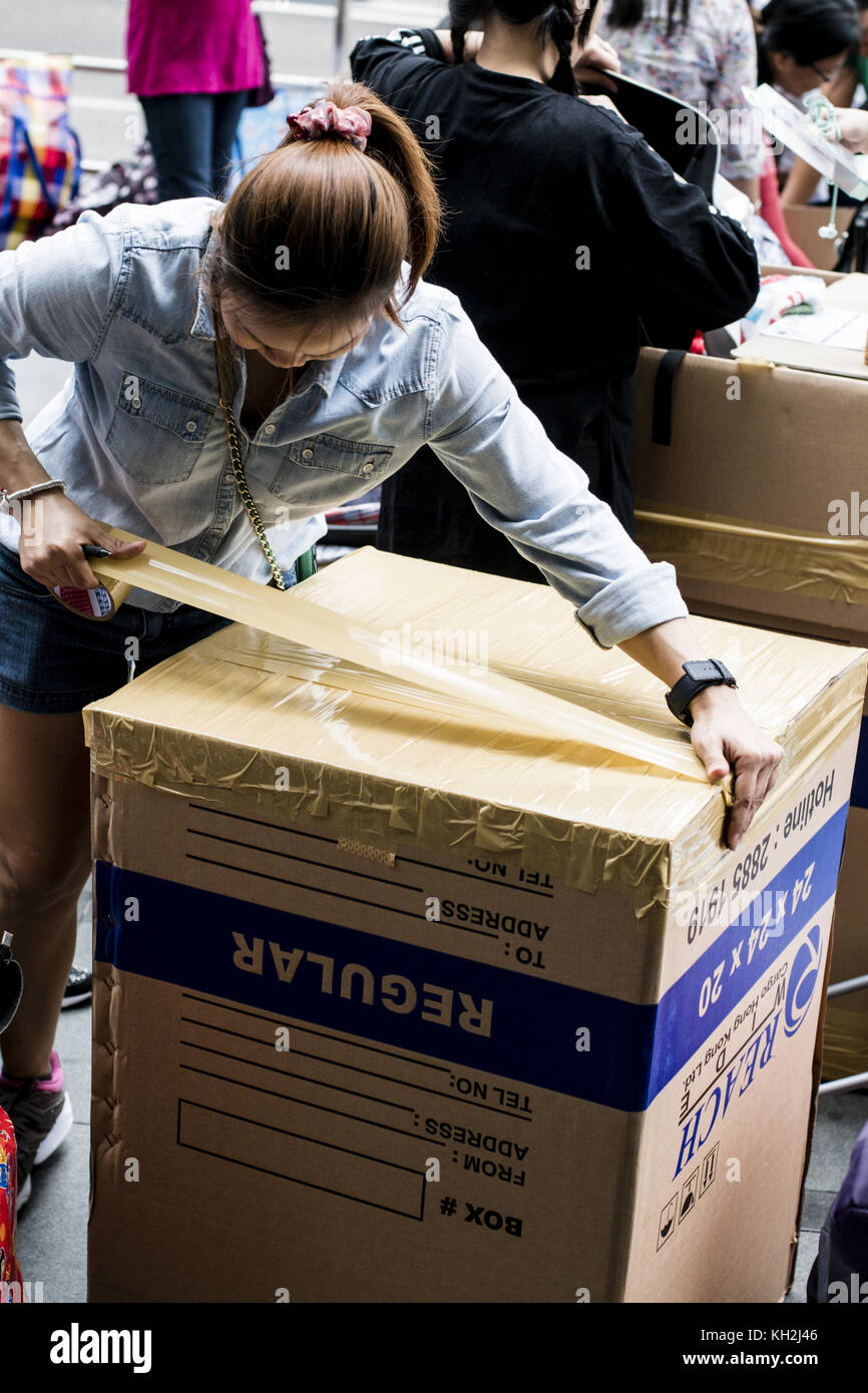 Balikbayan boxes hi-res stock photography and images - Alamy