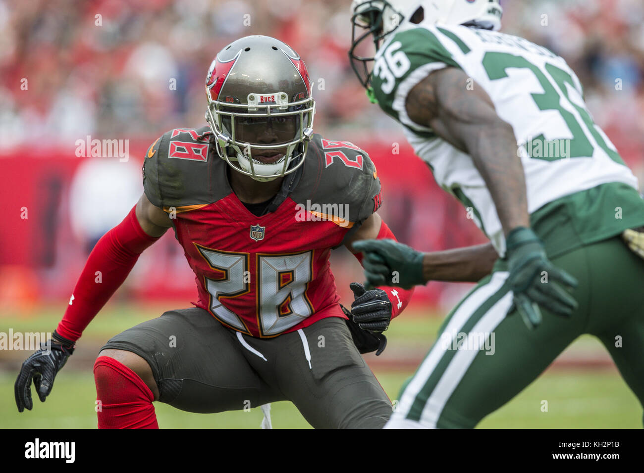 Tampa, Florida, USA. 31st Aug, 2017. Tampa Bay Buccaneers cornerback Vernon Hargreaves (28) looks to defend against New York Jets defensive back Doug Middleton (36) during the game on Sunday November 12, 2017 at Raymond James Stadium in Tampa, Florida. Credit: Travis Pendergrass/ZUMA Wire/Alamy Live News Stock Photo