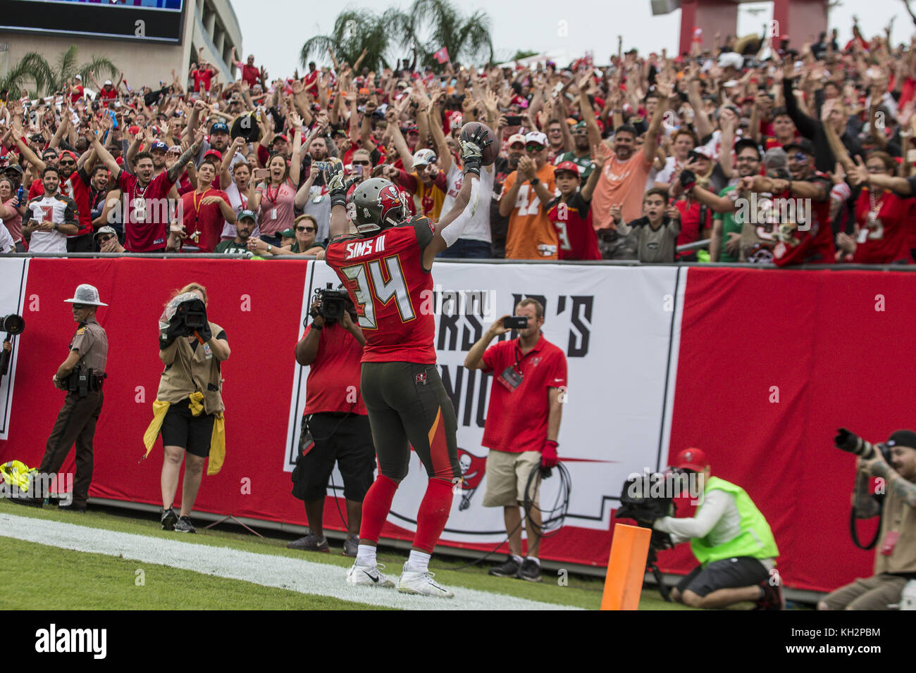 Tampa, Florida, USA. 12th Nov, 2017. Tampa Bay Buccaneers running back ...