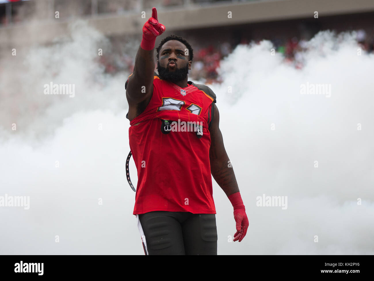 Florida, USA. 12th Nov, 2017. LOREN ELLIOTT | Times .Tampa Bay Buccaneers defensive end Robert Ayers (91) takes the field before an NFL game between the New York Jets and Tampa Bay Buccaneers at Raymond James Stadium in Tampa, Fla., on Sunday, Nov. 12, 2017. Credit: Loren Elliott/Tampa Bay Times/ZUMA Wire/Alamy Live News Stock Photo