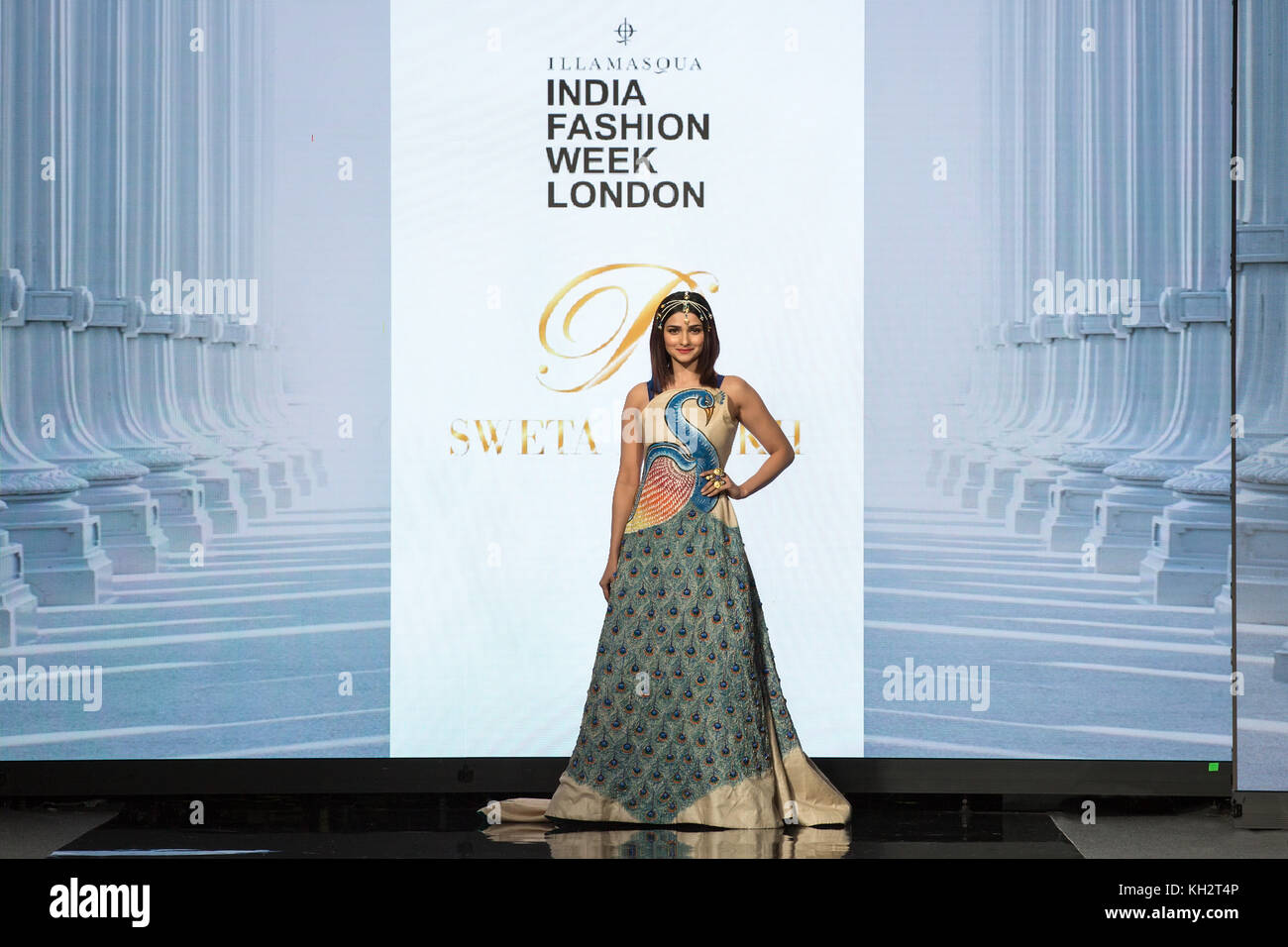 London, UK. 12th Nov, 2017. Prachi Desai, Indian Bollywood film and television actress, on the catwalk shocasing Sweta Parekh design Credit: Laura De Meo/Alamy Live News Stock Photo