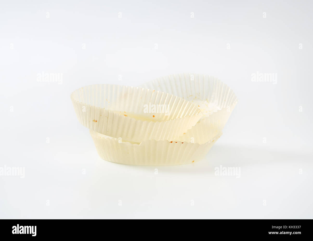 Empty Paper Cupcakes Cases On White Background Stock Photo Alamy empty-paper-cupcakes-cases-on-white-background-stock-photo-alamy