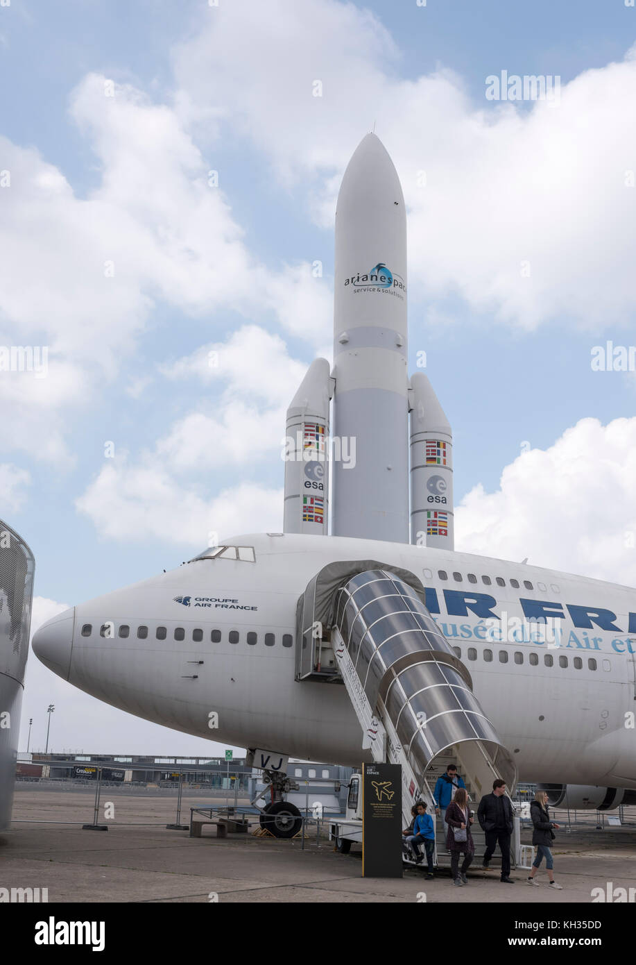 747 jet wheels hi-res stock photography and images - Alamy