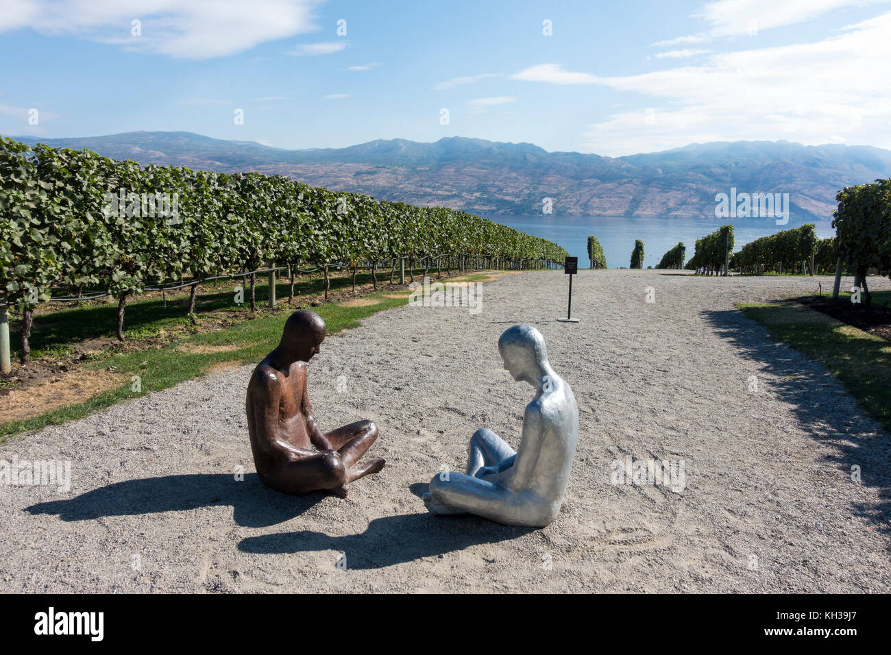 Seated figures hi-res stock photography and images - Alamy
