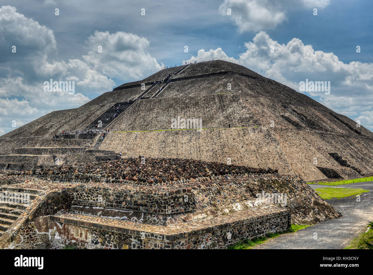 Sun Pyramid Blueprints The Nature Of Early Urbanism At Teotihuacan