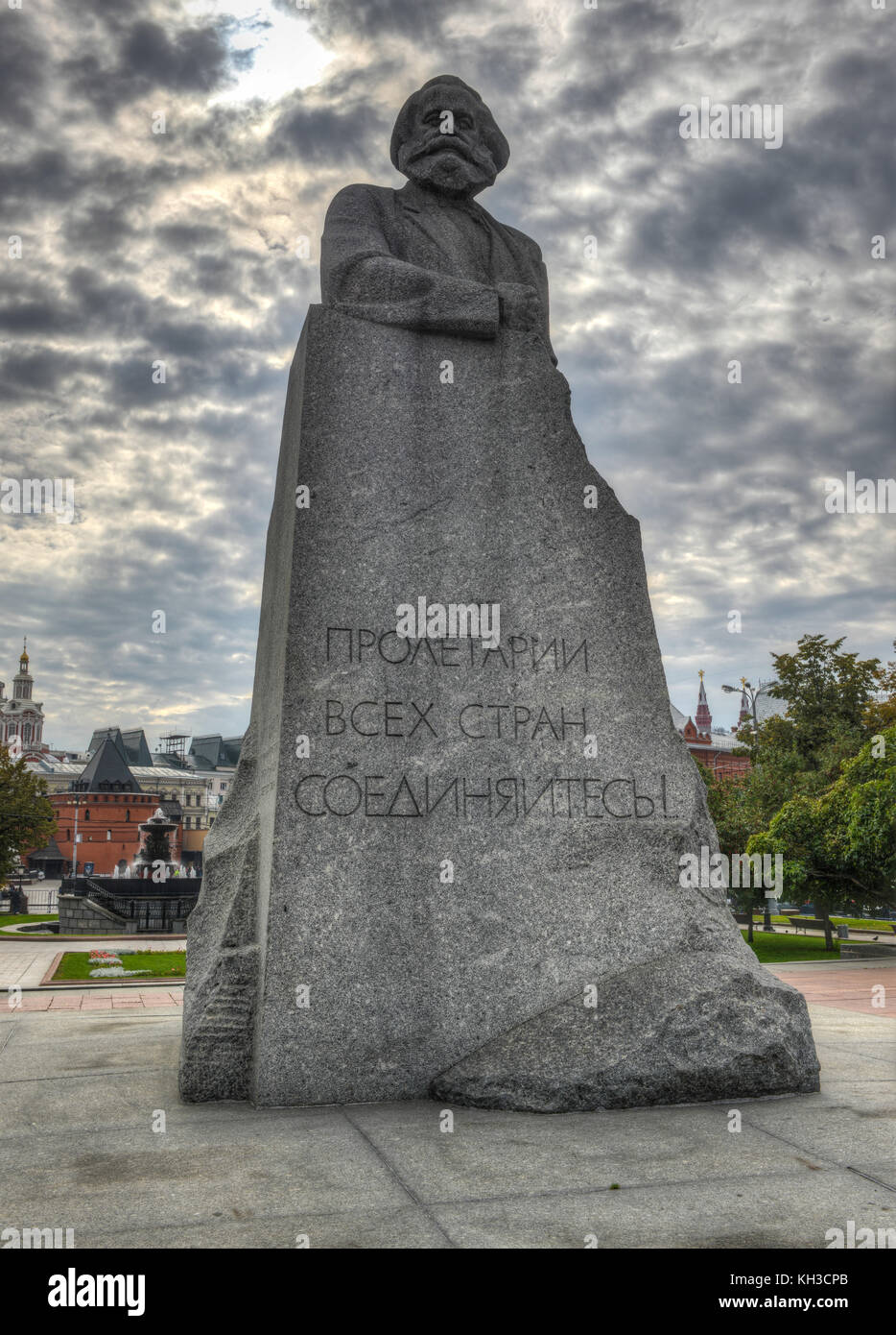 Karl Marx Monument, Moscow, Russia. Inscribed with the words 'Workers of the World Unite!' Stock Photo