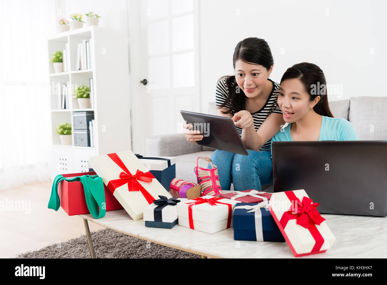 online girls shopping
