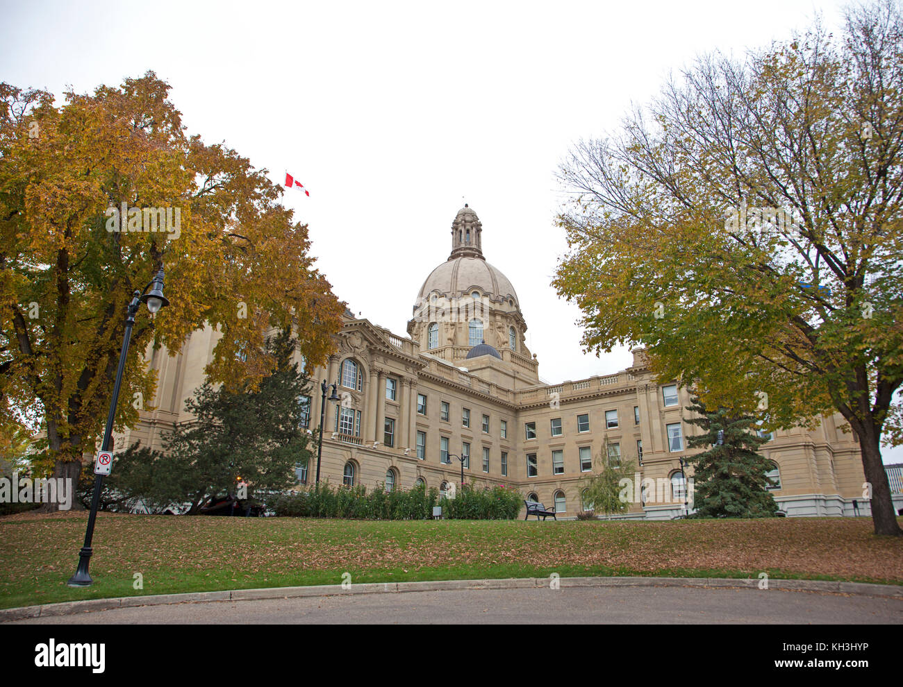on October 6, 2017: the edmonton legislature building in autumn colored spendor Stock Photo