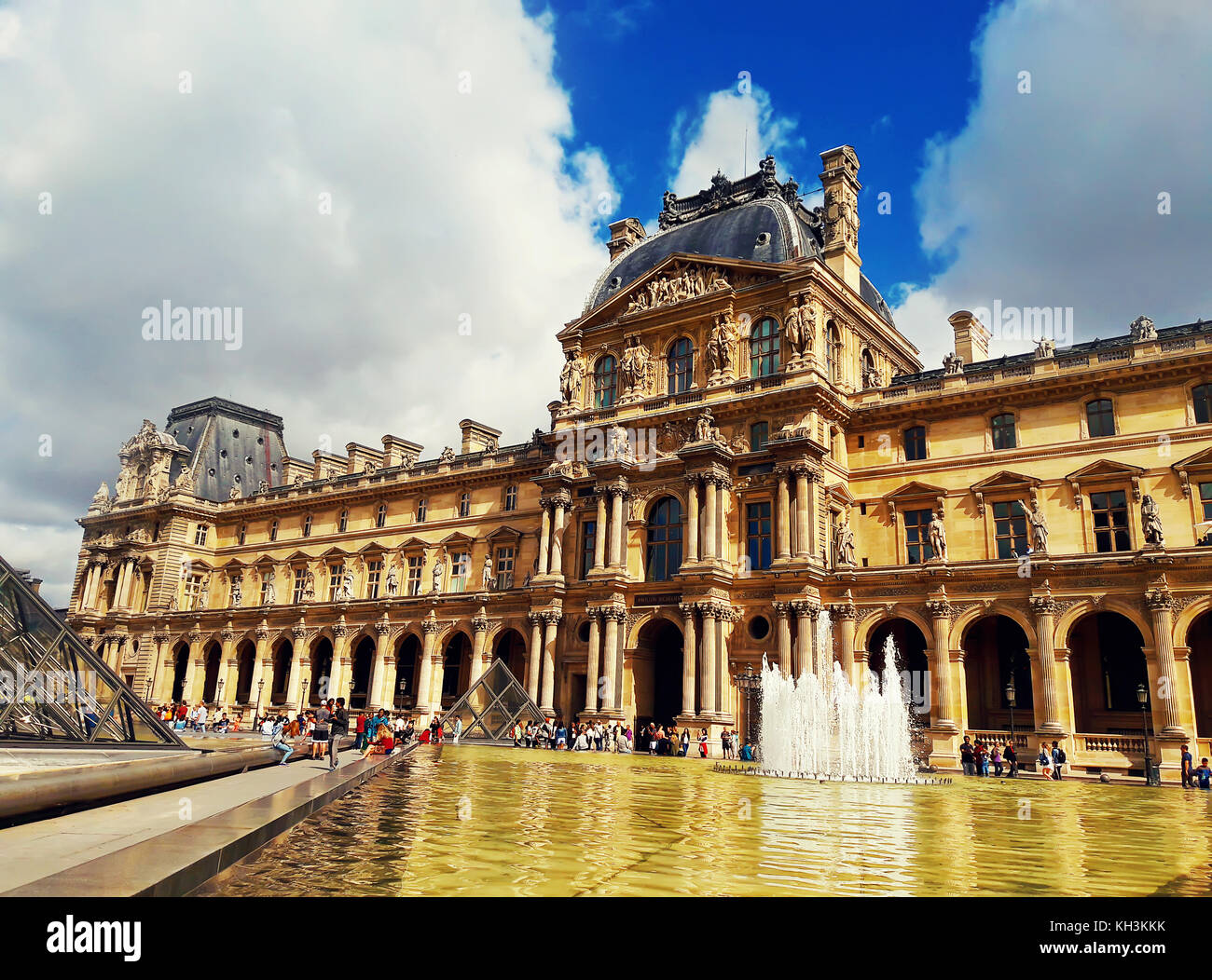 Richelieu wing of the Louvre building with fountain, tourists and the glass  Pyramid in Paris, France Stock Photo - Alamy