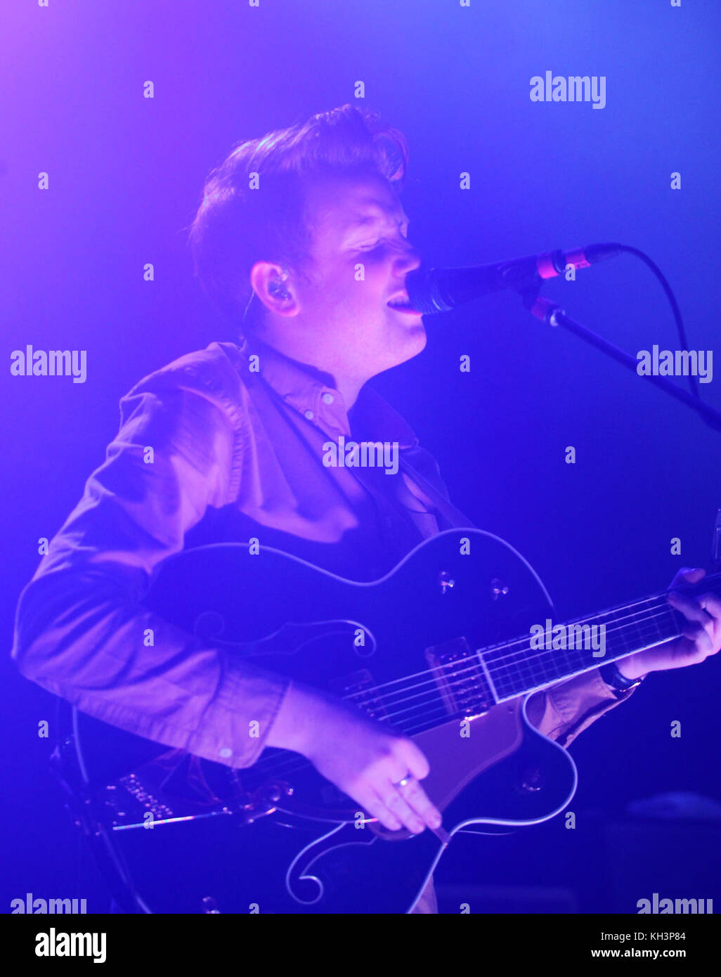 Washington D C October 3 2 Door Cinema Club Lead Singer Alex